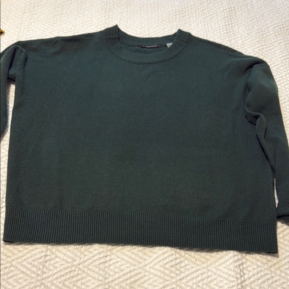 T Tahari Dark Green Crew Neck Sweater - Picture 1 of 6